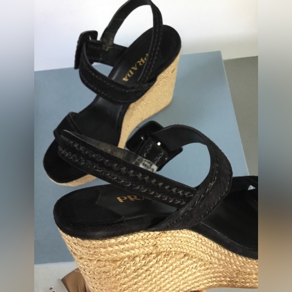 PRADA - Picture 8 of 16